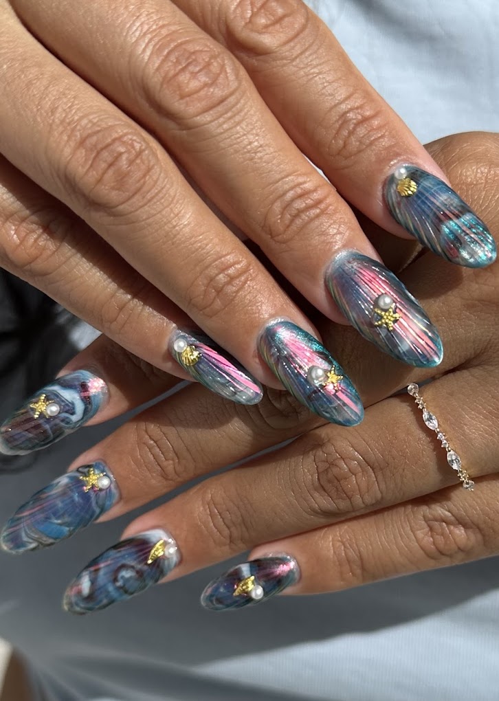 Pose dorée effet chrome avec papillons